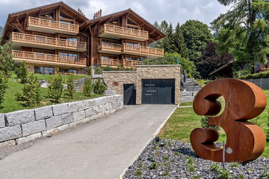 Un buen precio. Esculturas oxidadas de la escultura de acero de Corten del diseño del número 3 para la decoración residencial en línea