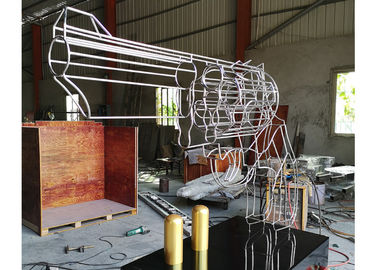 Un buen precio. El arte grande del acero inoxidable esculpe la escultura del alambre de metal de arma con las balas en línea