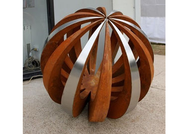 Un buen precio. Escultura de acero de Corten de la decoración al aire libre, escultura inoxidable pintada de la bola de acero en línea