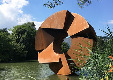 Un buen precio. Escultura de acero de Corten de la forja, escultura oxidada del metal del paisaje urbano en línea