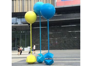Un buen precio. Escultura pintada tamaño de encargo del globo del acero inoxidable de la escultura del metal para al aire libre en línea