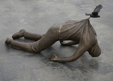 Un buen precio. Gravedad asombrosamente de bronce del hombre del metal de la estatua - artistas de desafío de la escultura en línea