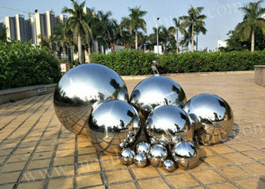 Un buen precio. Alta escultura grande pulida de la bola del jardín del acero inoxidable para urbano en línea