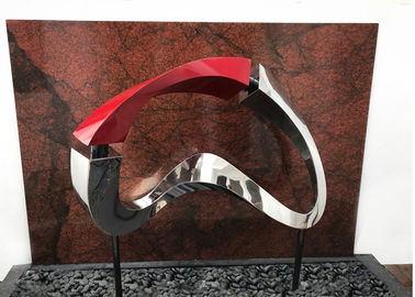 Un buen precio. El espejo pulido y el rojo pintaron la escultura abstracta del acero inoxidable de los 50cm en línea