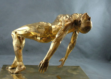La escultura de bronce moderna, el oro de bronce de la escultura del hombre acabó