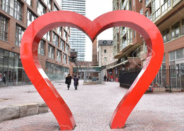 Un buen precio. Escultura pintada rojo del acero inoxidable de la puerta del corazón de la decoración del parque en línea