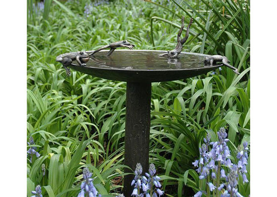Un buen precio. Esculturas de bronce de imitación antiguas de lanzamiento del jardín del cuenco del baño de la rana en línea