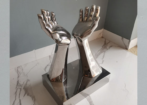 Escultura de acero inoxidable de la mano del metal del contemporáneo de la altura los 51cm para la decoración interior