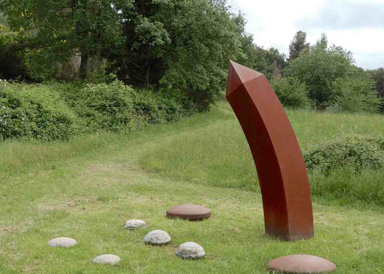 OEM Rusty Corten Steel Pencil Sculpture decorativo al aire libre