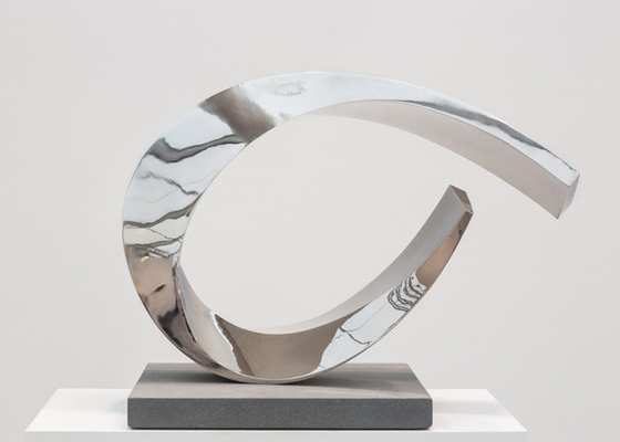 Un buen precio. El extracto del OEM pulió la escultura moderna de acero inoxidable 316 para la decoración interior en línea