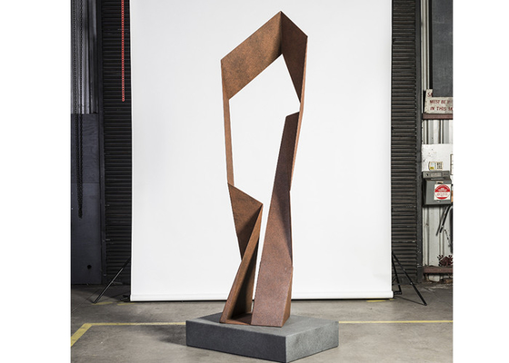 Un buen precio. escultura loca de acero de la balanza de Corten de la altura de los 200cm para la decoración del jardín en línea